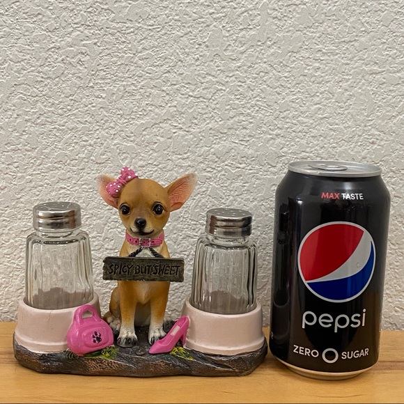 DWK 2018 Spicy But Sweet Chihuahua Dog Salt and Pepper Shaker - Picture 4 of 15